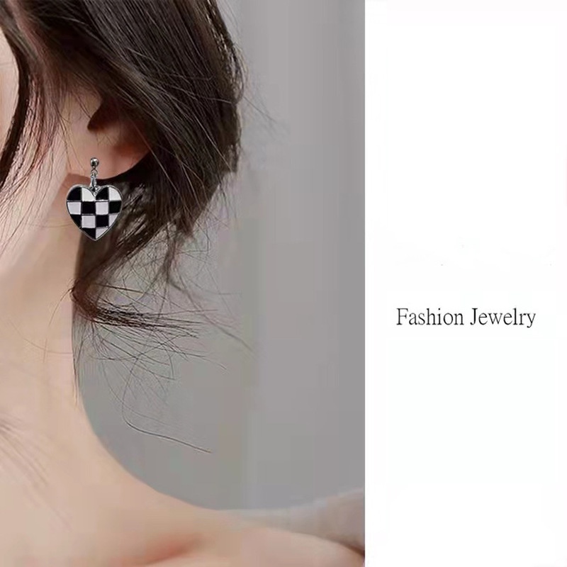 925 Silver Heart-shaped Checkerboard Earrings Simple Temperament Unique Earring Women Sweet Heart Jewelry