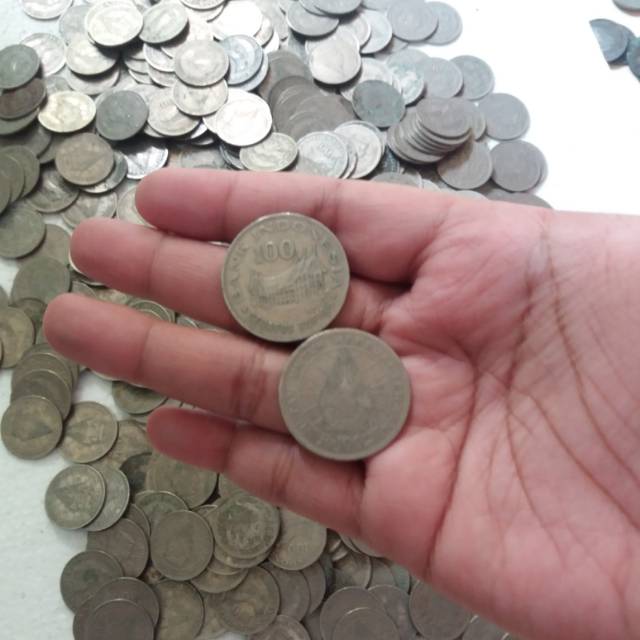 Uang koin 100 / uang koin gambar wayang / uang kuno