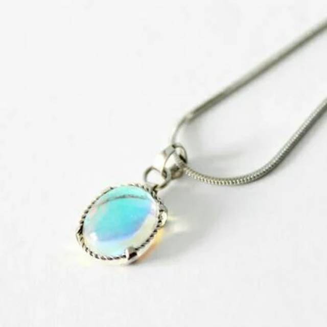 KALUNG LIONTIN WANITA TITANIUM SILVER BATU KALIMAYA