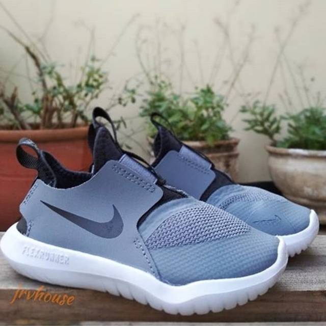 nike flex runner size 1