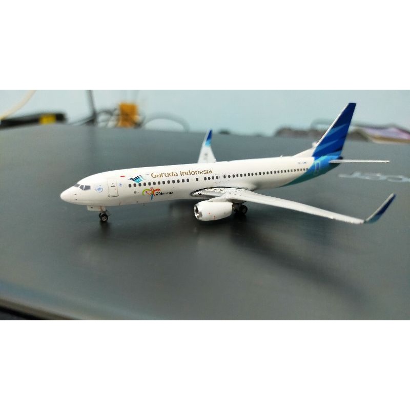 mainan diecast pesawat Phoenix Garuda Indonesia Airways Boeing 737-800 PK-GMK 1/400