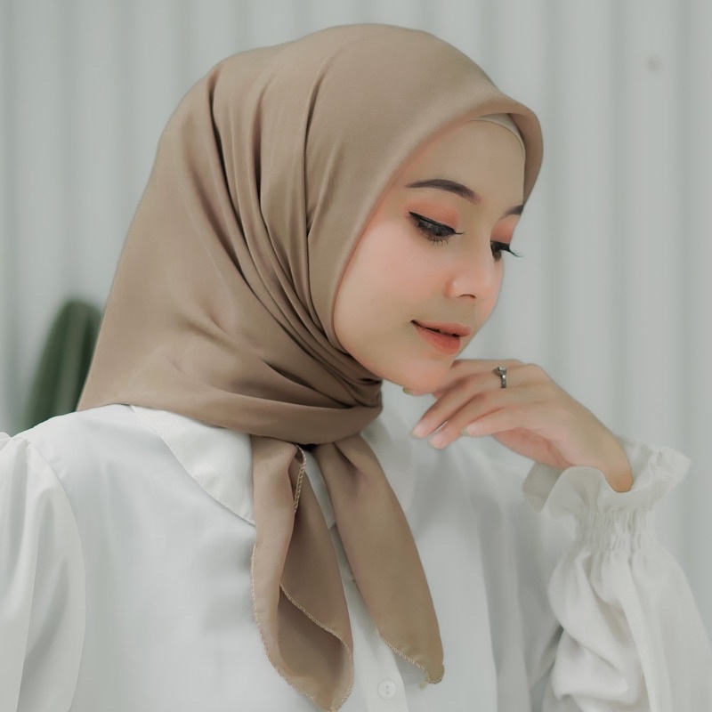HIJAB BELLA SQUARE / HIJAB POLYCATTON-Tapioka