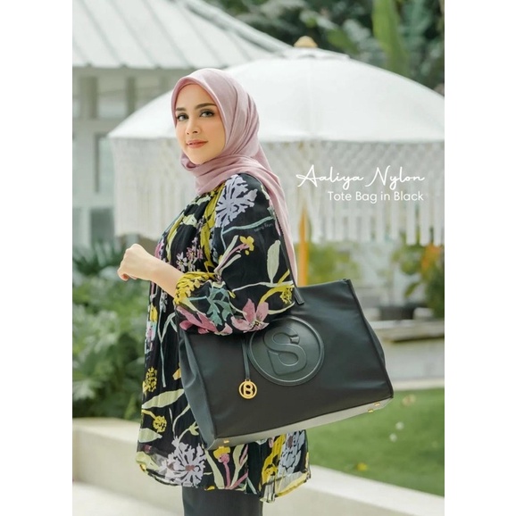 aaliya nylon bag by buttonscarves Black