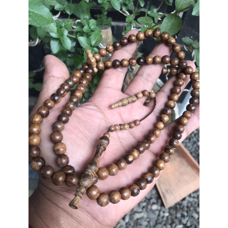 Tasbih kayu gaharu kalimantan / Tasbih kayu bertuah gaharu buaya wangi size 8 mm