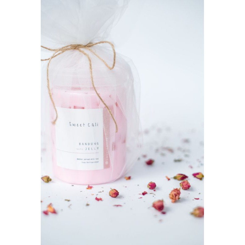 

Hampers in Tile - Jelly with Milk