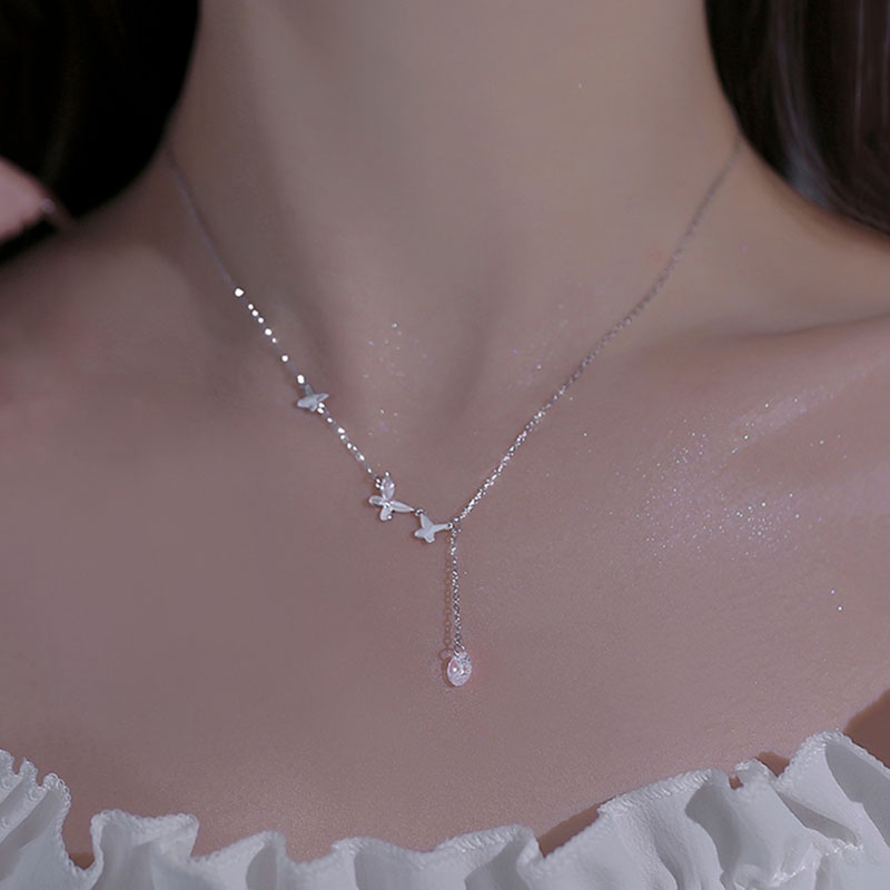 Kalung Rantai Choker Liontin Kupu-Kupu Aksen Kristal Rumbai Warna Silver Untuk Wanita