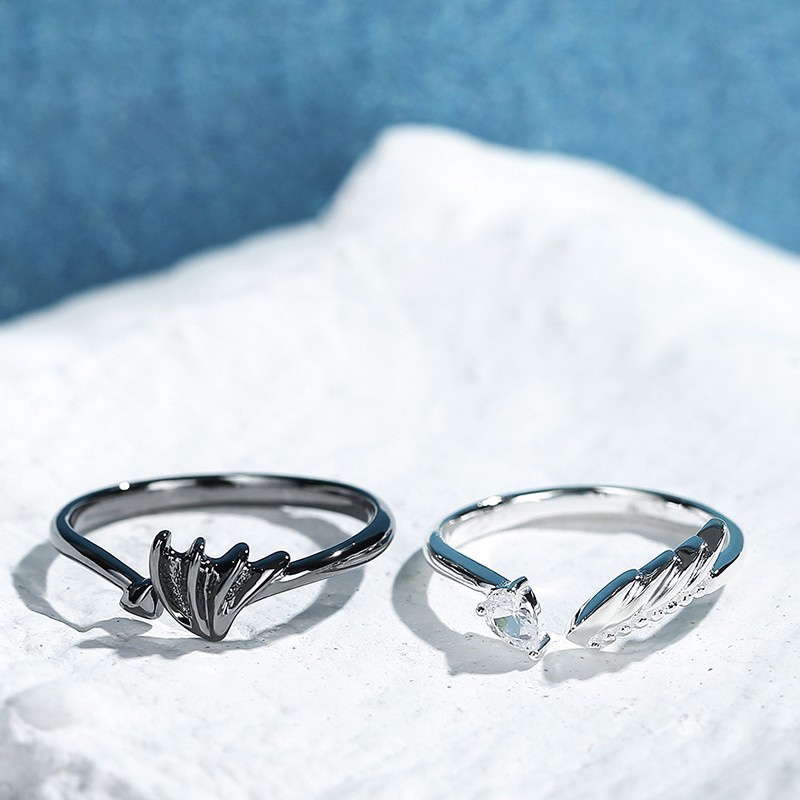 Cincin Desain Sayap Malaikat Devil Adjustable Gaya Punk Hip Hop Untuk Wanita