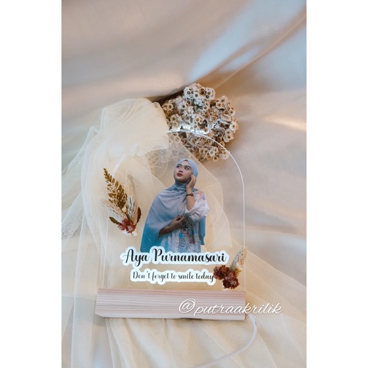 

kado akrilik spesial | kado nikahan | plakat akrilik | hadiah akrilik