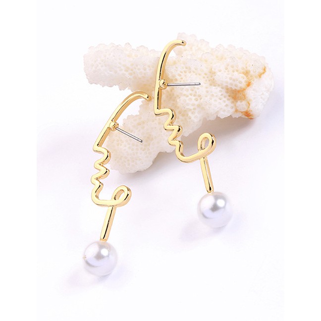 LRC Anting Tusuk Fashion Gold Irregular Pearl Earrings F53467