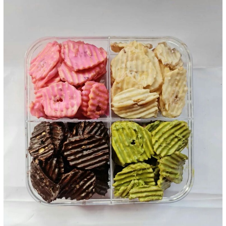 

keripik pisang rasa coklat/greentea/strawberry/vanilla milk crem lumer premium wadah akrilik( parcel)