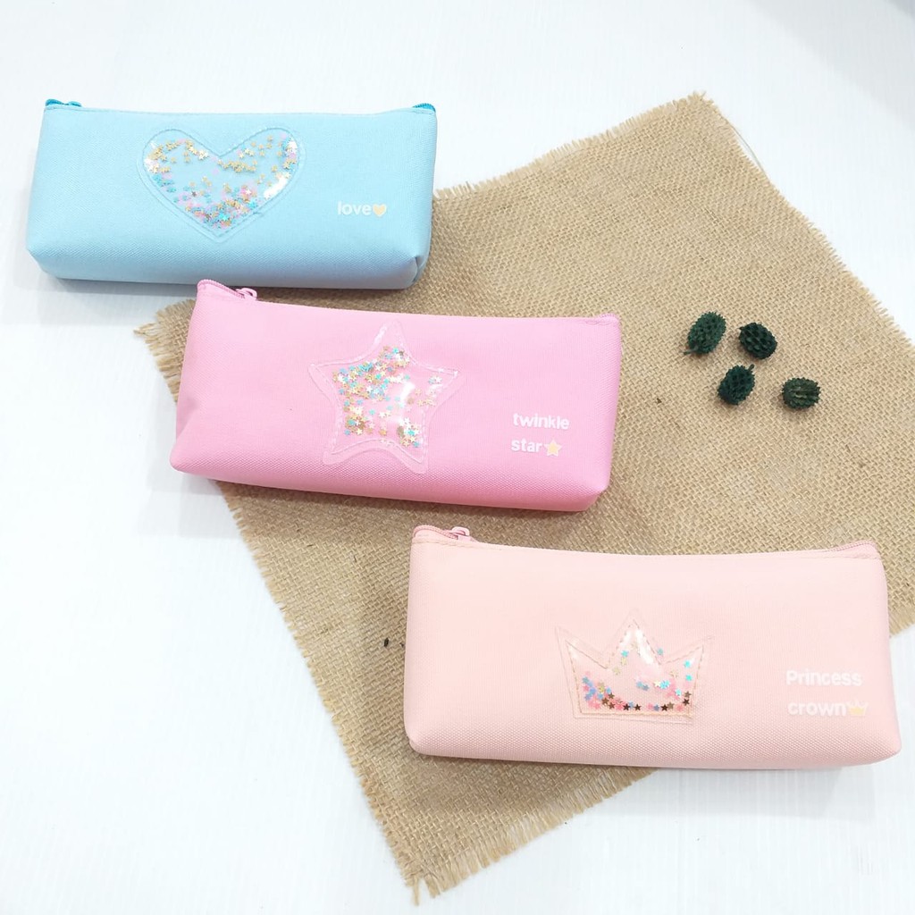 

TEMPAT PENSIL // KOTAK PENSIL 1 RESLETING 89150 XUANTU BENTUK PERAHU MOTIF TWINGKLE STAR/PRINCESS CROWN/LOVE