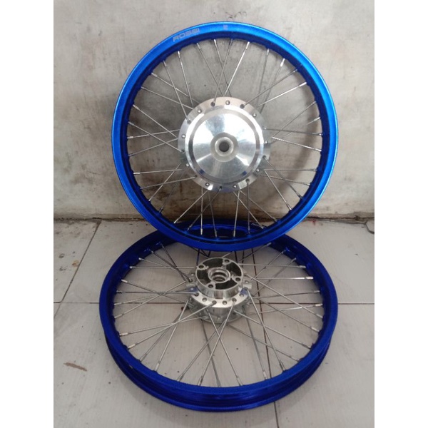 PELEK VELG VARIO 125 & VARIO 150 RING UK 17/140/140