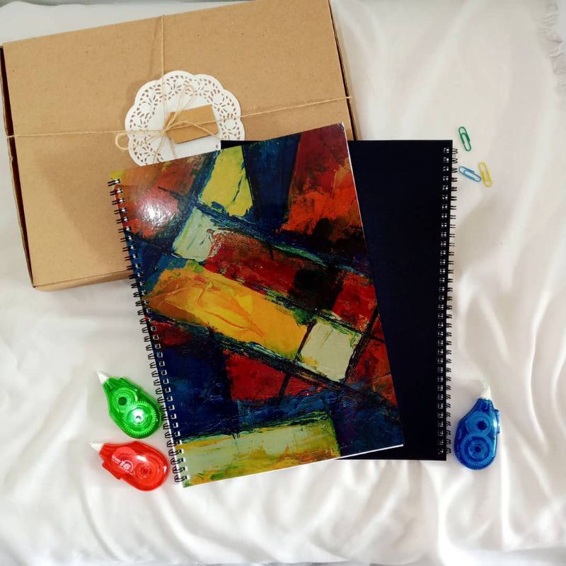 

Buku Spiral A4 Isi Kertas Bergaris + Free Box
