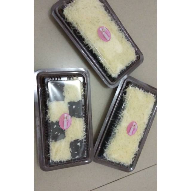 

Brownies coklat/ brownies keju/ brownies keju coklat/ brownies pangandaran/ brownies by chanot