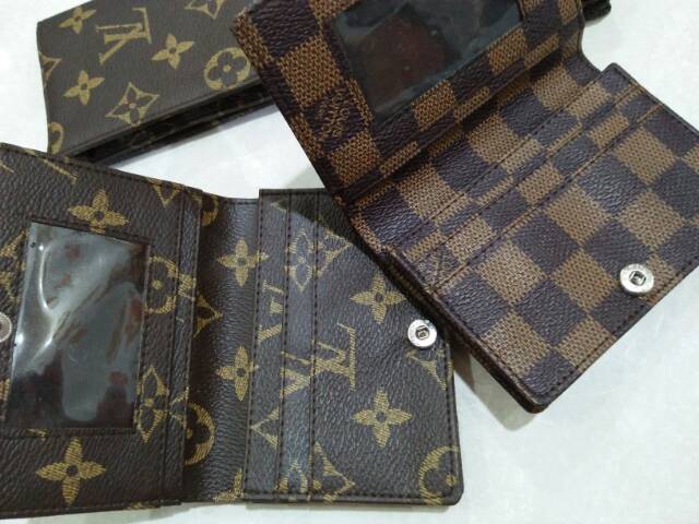 Dompet kartu kancing bunga