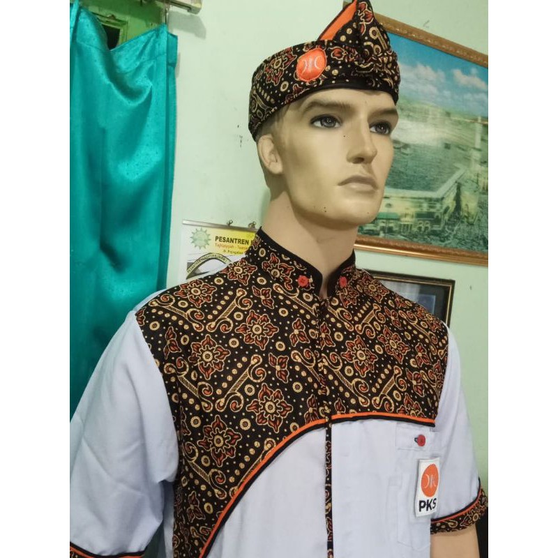 Kemeja PKS dengan Variasi batik dan Ikat Kepala Sunda PKS logo baru