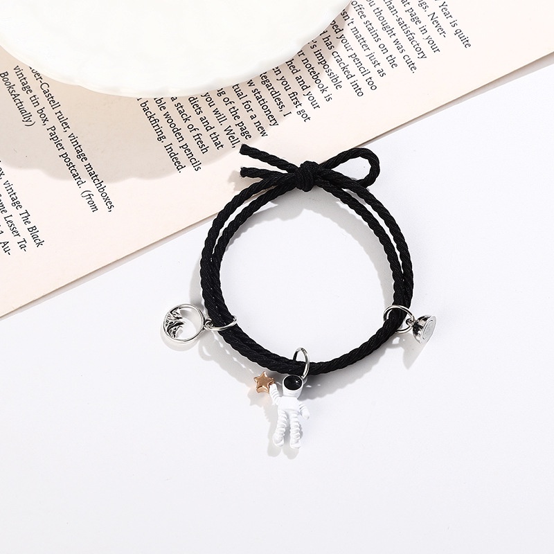 2 Pc Korea Ins Gelang Astronot Pasangan Rantai Magnet Gelang Dikepang Cinta Hadiah Lucu Ready stock