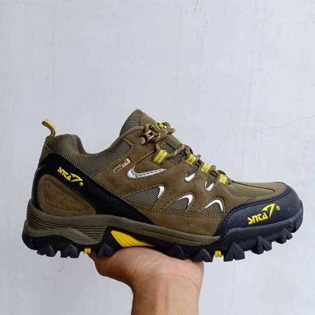 SEPATU OUTDOOR TRACKING SNTA