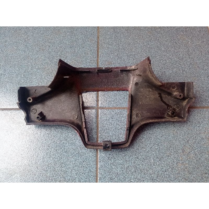 Batok Kepala Lampu Atas Honda C700 C800
