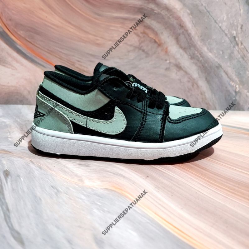 sepatu sneakers anak kids cewek cowok nike air jordan 1 low hitam abu 26-35