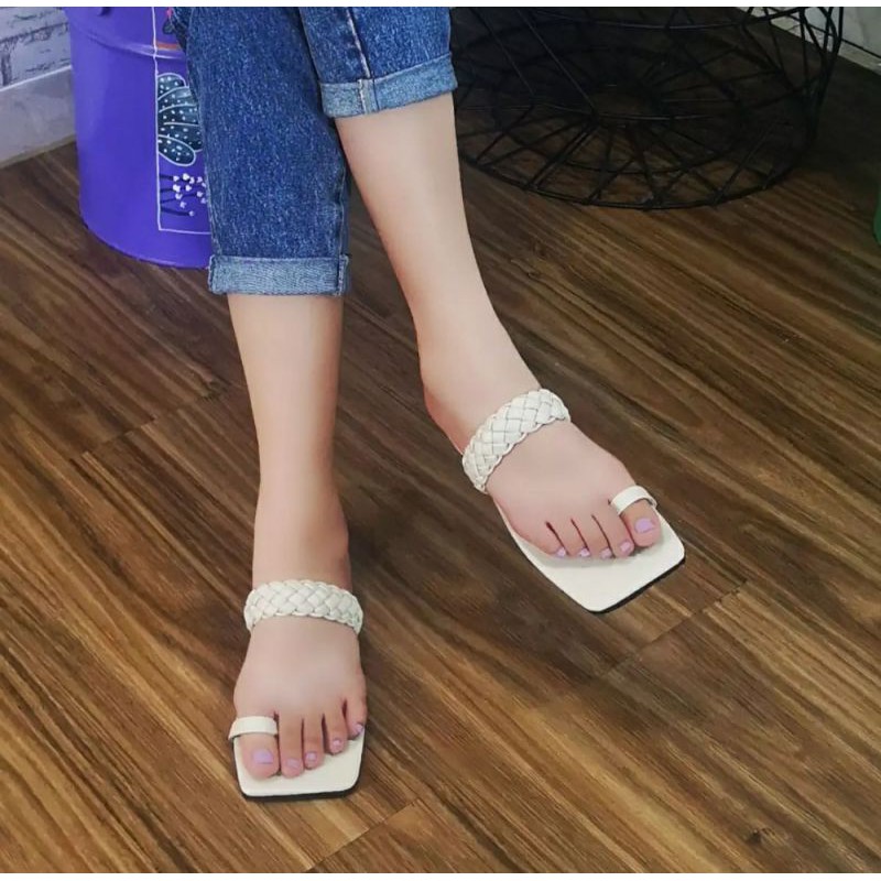 YUKI sandal Fashion trendy Kepang Jempol