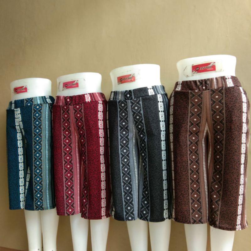 Kulot Pendek ⁷/⁸ crepe Salur Garis