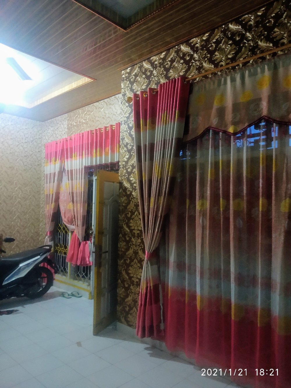 Wallpaper Dinding Vinyl Bertekstur  Timbul Dan Premium