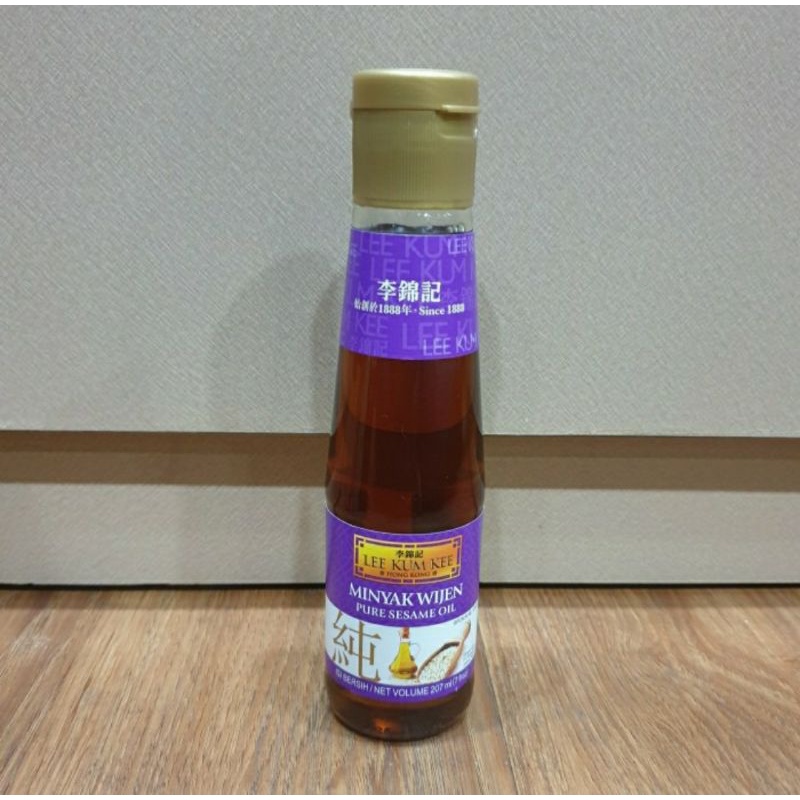 

Lee Kum Kee Pure Same Oil Minyak Wijen Murni 207Ml