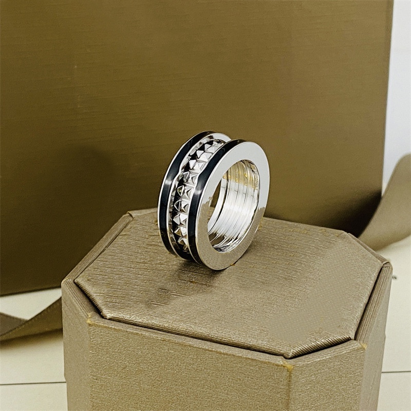 Gaya Unik Eropa Amerika Modis Cincin Baja Titanium Berbentuk Berlian 2sisi Hitam Epoxy Ring.Cincin 18k Rose Gold