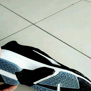 SEPATU SNEAKES PRIA RUNNING OLAHRAGA LARI WARNA HITAM SEPATU SNEAKES PRIA RUNNING OLAHRAGA LARI WARNA HITAM