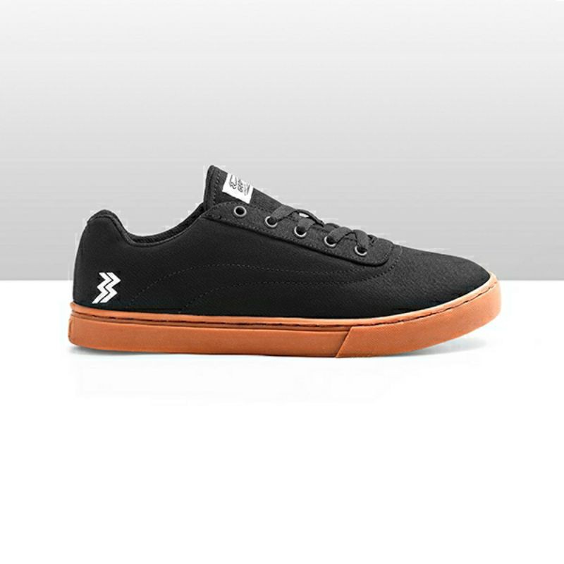 Sepatu Geoff Max Betsy Black Gum