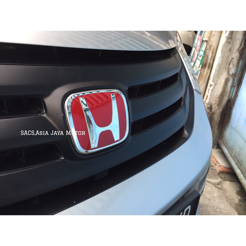 red emblem honda freed