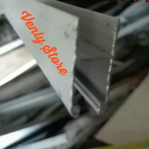 

Rel H Etalase Alumunium Bagian Kaca 040