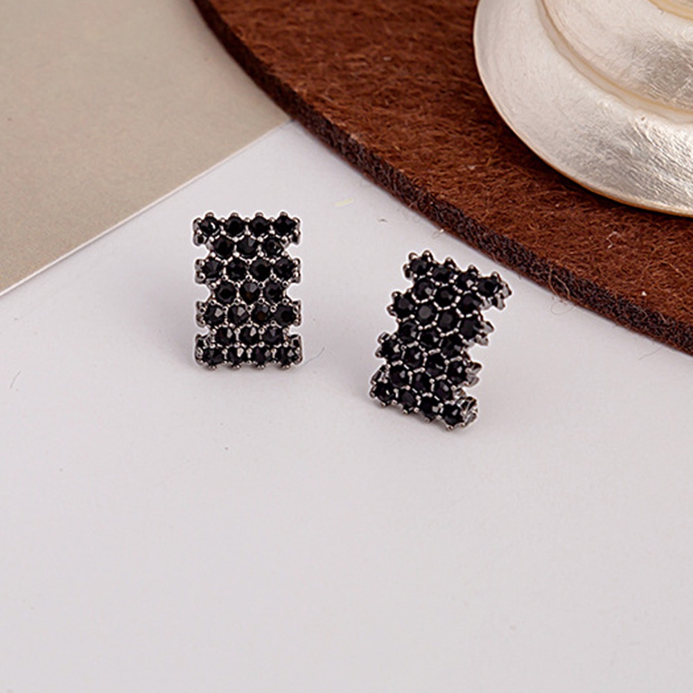Anting Stud Bentuk Persegi Geometris Bahan Resin Warna Hitam Gaya Vintage Untuk Wanita
