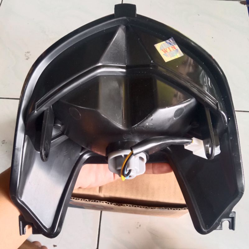 stoplamp lampu belakang 1 set Yamaha Vixion old Assy merk win