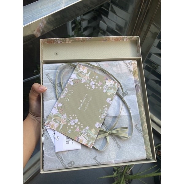 Buttonscarves the Nada Series in Si