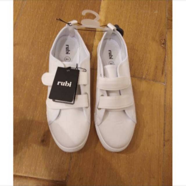 Rubi Sneakers
