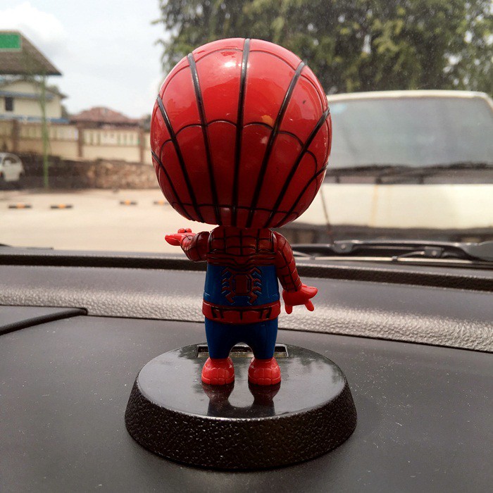 Pajangan Figure Miniatur Mobil Solar Power Spiderman Spider Goyang Kepala Shacking Head Toy