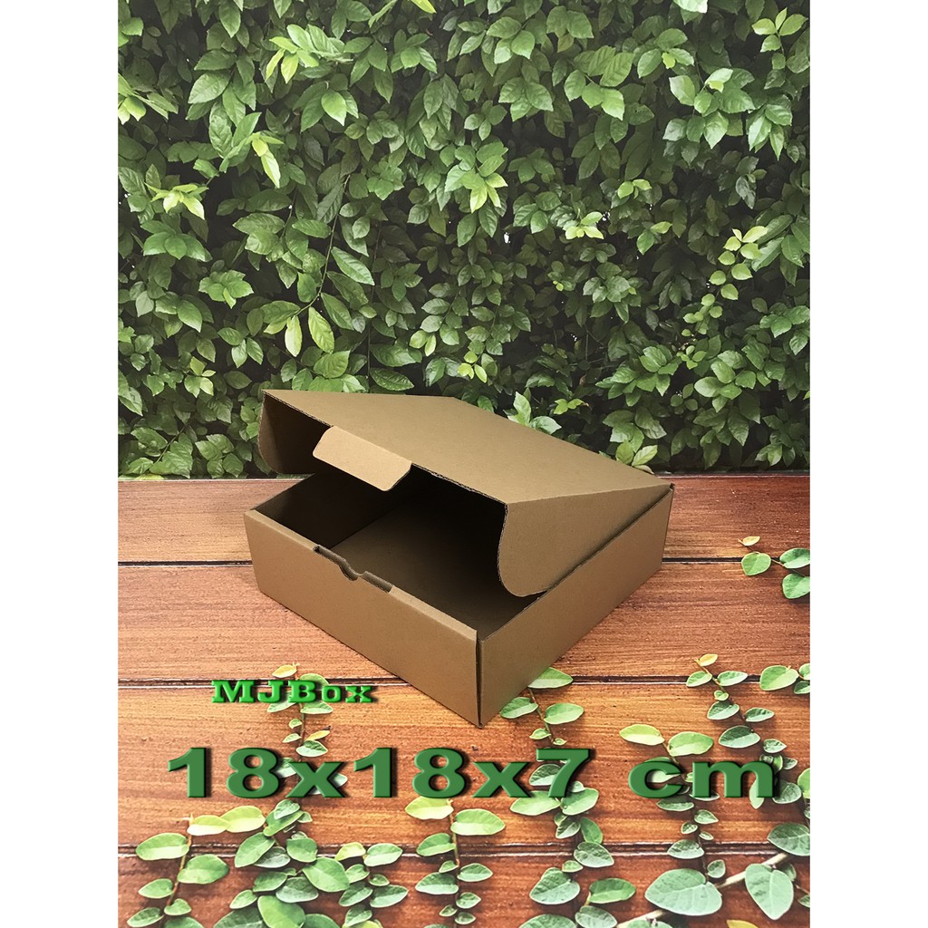 

Kardus 18 x 18 x 7 cm ......Die Cut