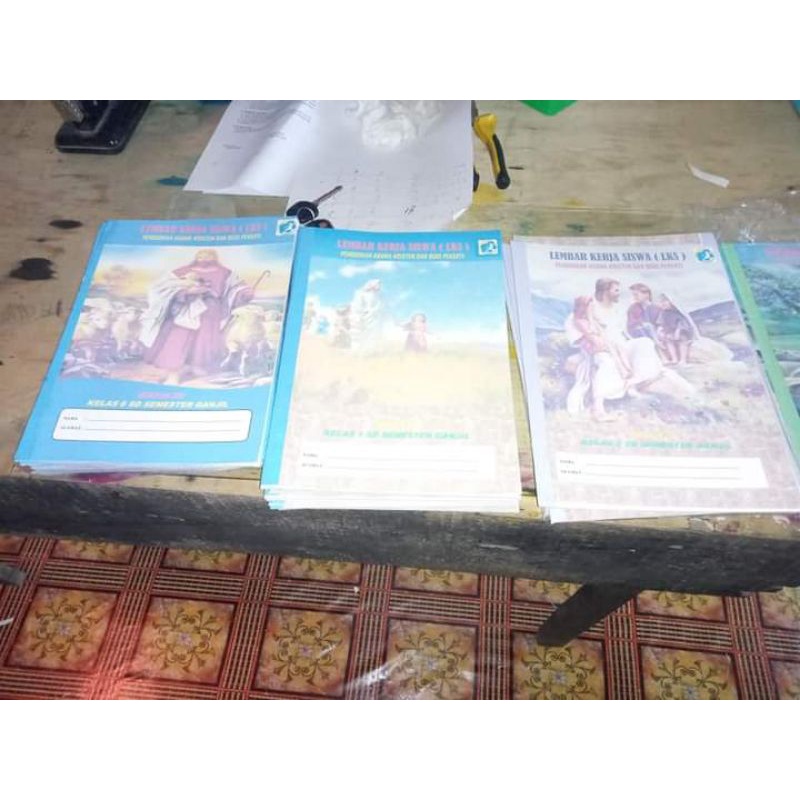

Buku LKS agama kristen Tingkat SMP semester 1 dan 2