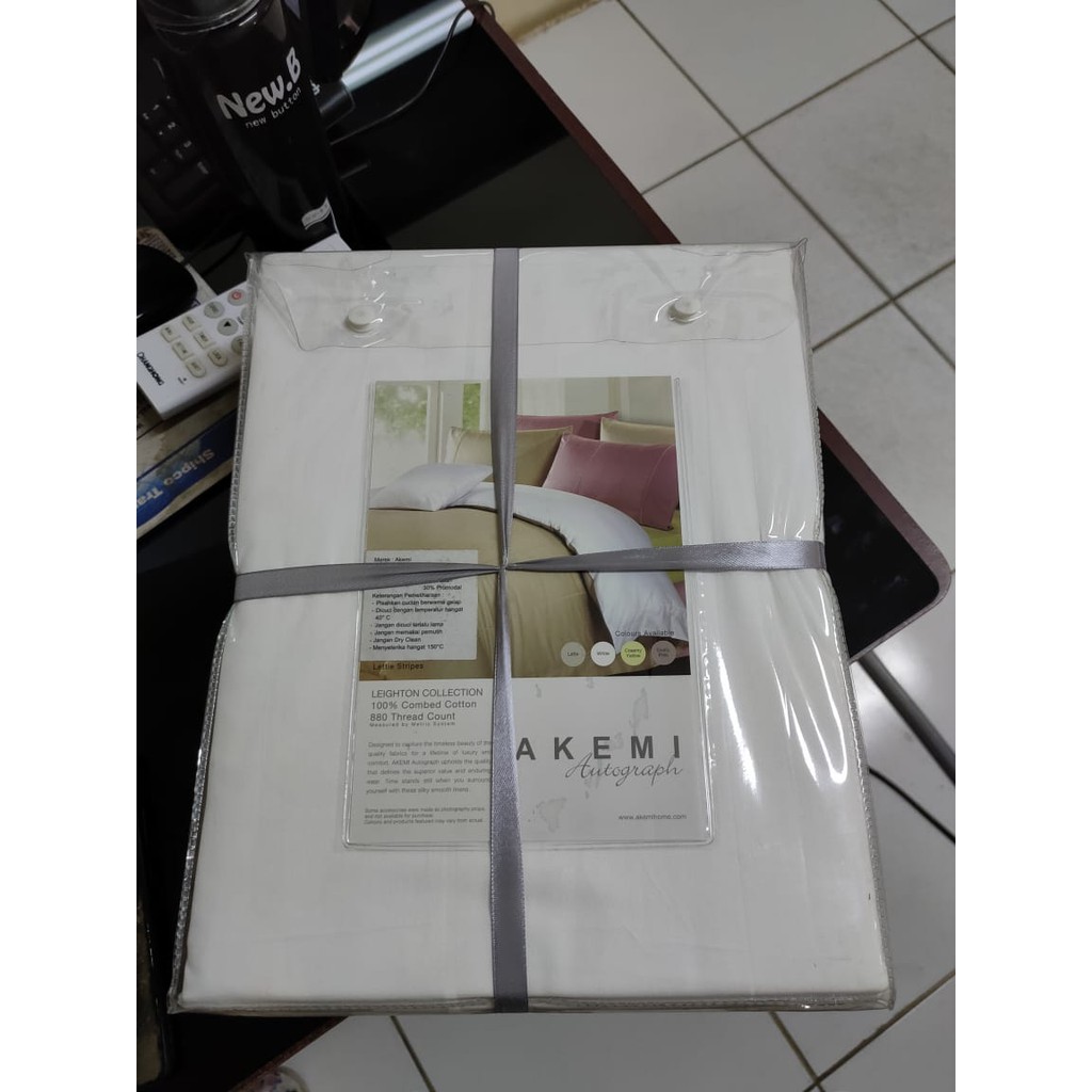 AKEMI AUTOGRAPH LEIGHTON LAVELLE BOX WHITE FITTED SHEET SET
