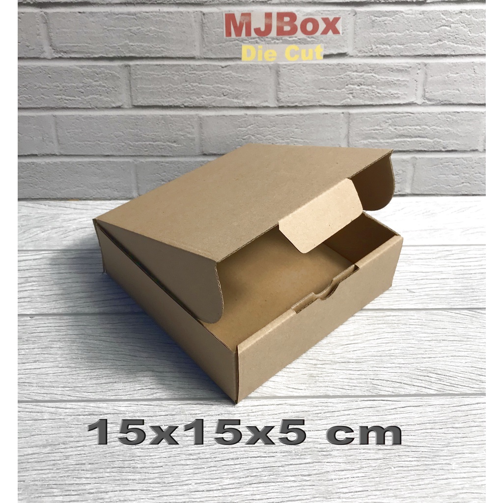 

kardus Uk. 15x15x5 cm.......Kardus Pizza