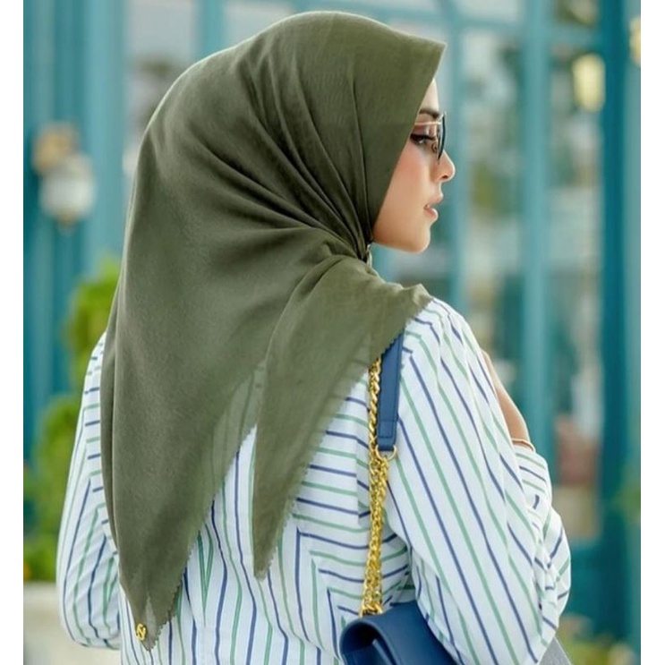 Everyday Tapis Embossed Buttonscarves