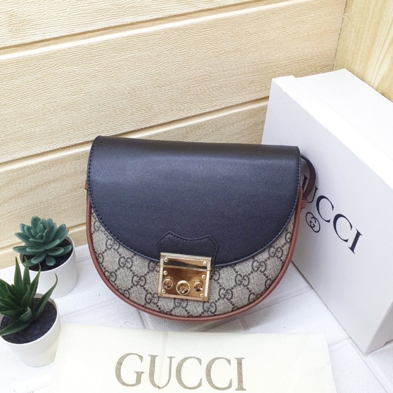 TAS GC SADDLE PADLOCK BOX PUTIH