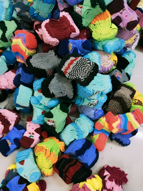 Kaus kaki kartun anak-anak meregang