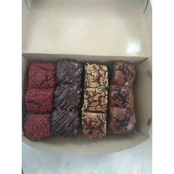 

fudgy brownis size S isi 12 potong