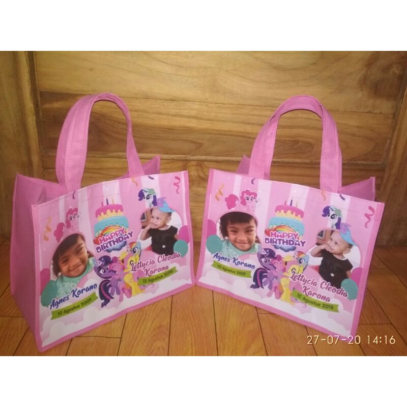 

tas ultah, nasi box kfc,tas ulatah karakter + foto , tas tasyakuran uk 20*25*14