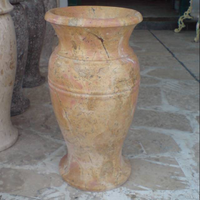 Dekorasi vas marmer merah Tulungagung