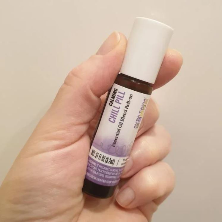 Aura Cacia Chill Pill Calming 9,2 ml Minyak Essential Roll On Bantu Menenangkan Pikiran Relaksasi ORI USA