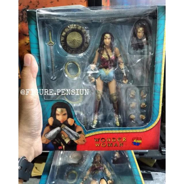 MAFEX WONDER WOMAN ACTION FIGURE